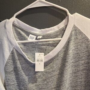GAP Heather Gray and White Knit Top